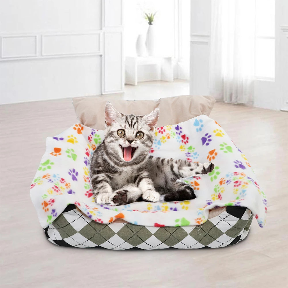 Soft Fleece Pet Blanket – Cozy Paw Print Comfort for Dogs & Cats
